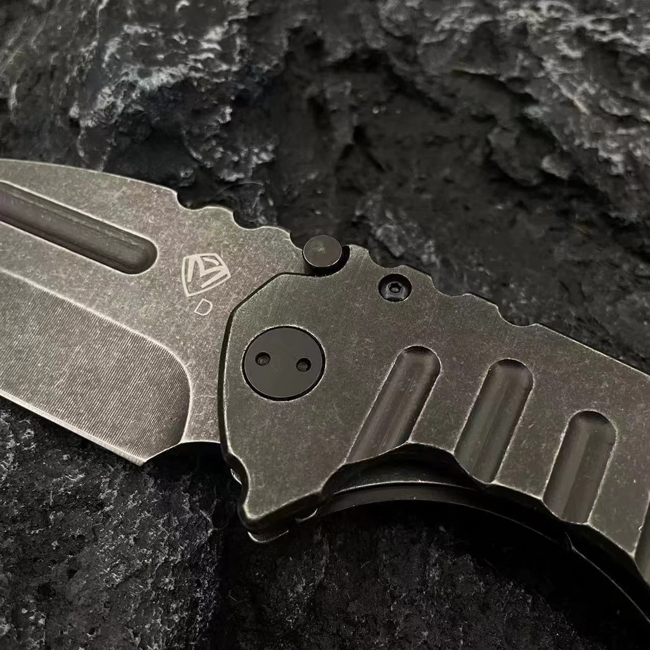 ARMORED - D2 FOLDING EDC